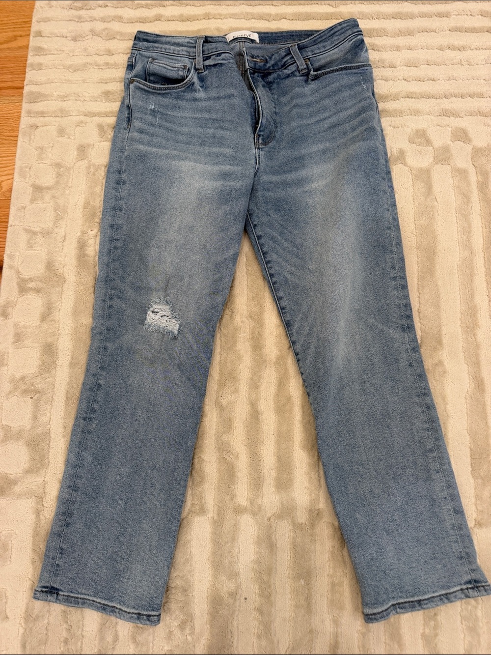 Evereve Medium Wash Straight-Leg Jeans with Knee Distress